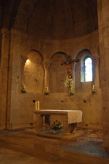 Cette table accueille le divin