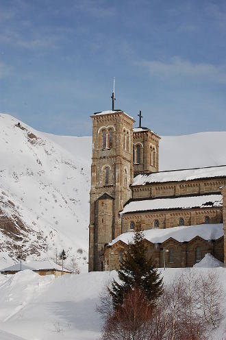 Neige et basilique de La Salette