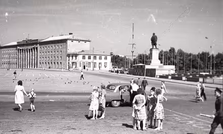 Années 1960: Discussions et promenade en ville